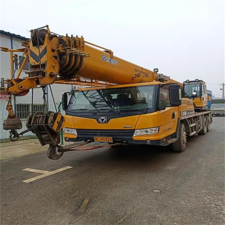 谷城吊车出租保险：全面覆盖，安全无忧