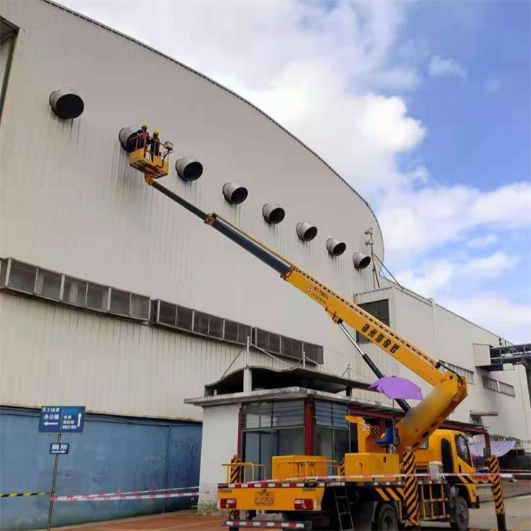 谷城高空作业车出租服务：专业广告牌安装解决方案