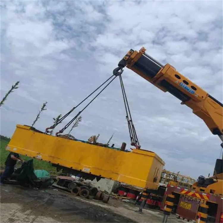 谷城随车吊吊集装箱怎么吊